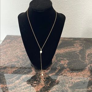 Elegant Gold Necklace with Pearl Accent
